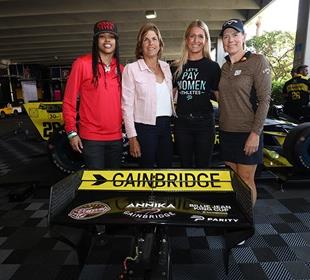 Paddock Buzz: Golf Great Sörenstam Enjoys New Kind of Drive