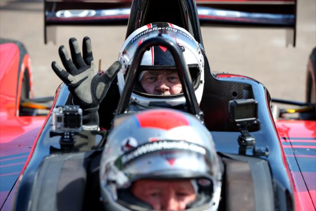 View Firestone Grand Prix of St. Petersburg - Thursday, March 8, 2018 Photos