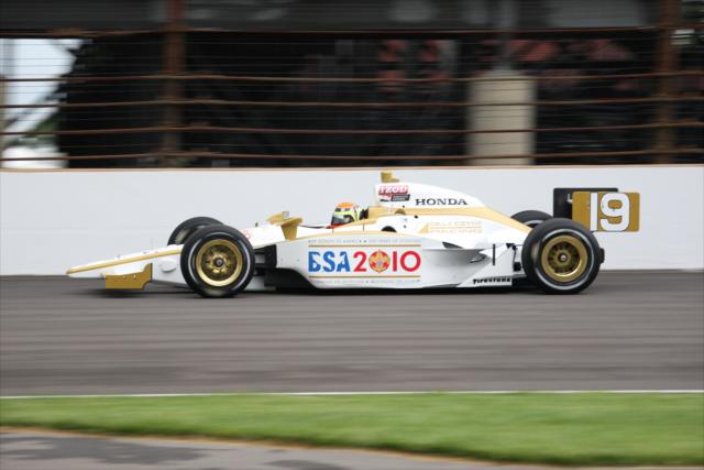 View 5/18/10 - Indianapolis 500 - IICS - Practice Day 4 Photos