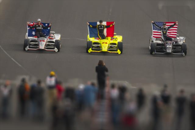 View Front Row Photo Shoot - Monday, May 21, 2018 Photos