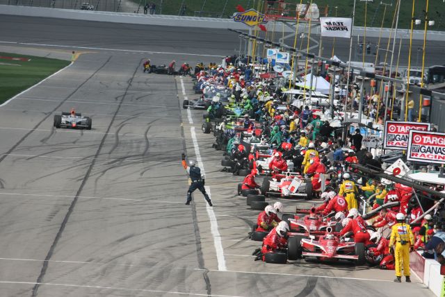 View Road Runner Turbo Indy 300 - Race Photos