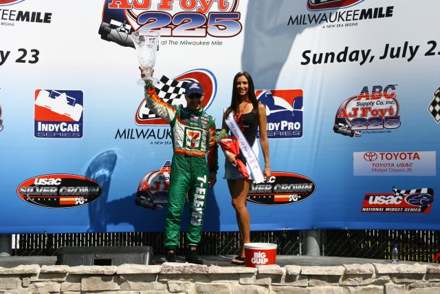 View 2006 ABC Supply Company - A.J. Foyt 225 - Race Day Photos