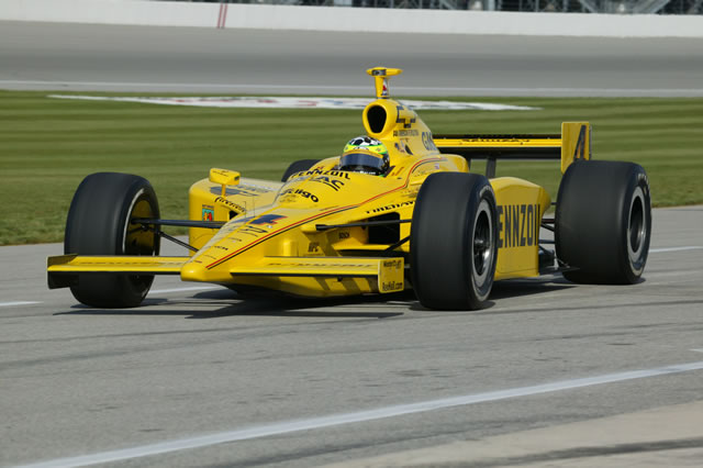 View 2004 Delphi Indy 300 - Practice Photos