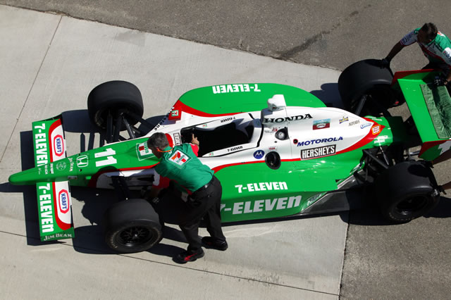 View 2004 Toyota Indy 400 - Practice Photos