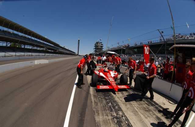 View 2006 Indianapolis 500 - Practice Day Photos