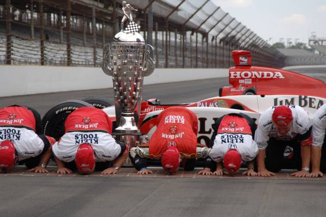 View 2005 Indianapolis 500 - Post-Race Winner Photo Shoot Photos