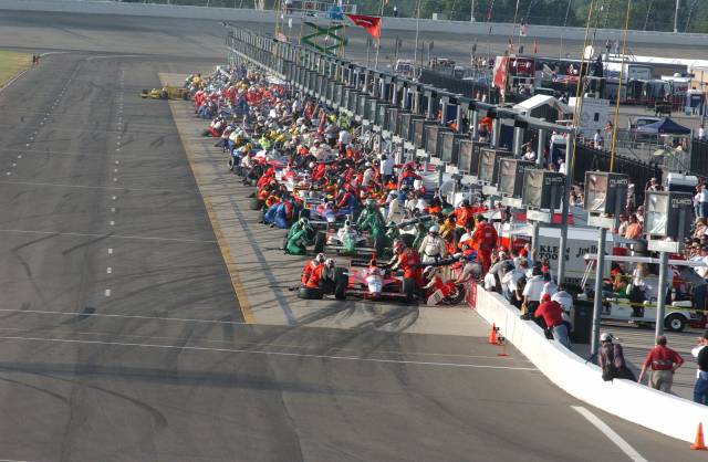 View 2005 Firestone Indy 200 - Race Photos