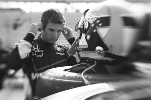 View Qualifying Day - The Milwaukee 225 Photos