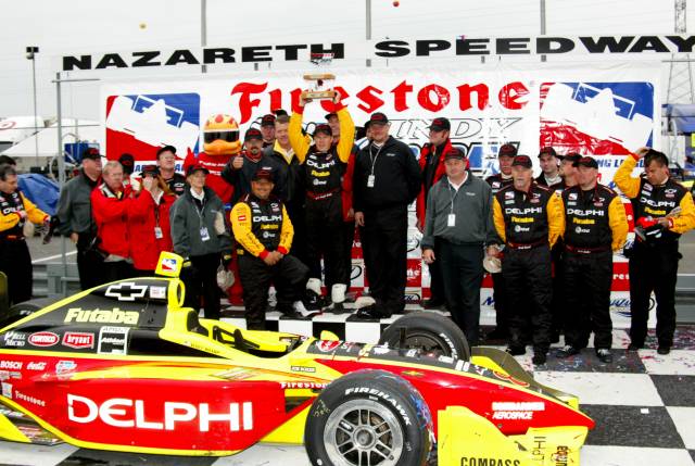 View 2002 Firestone Indy 225 - Race Photos