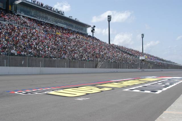 View 2003 Indy Japan 300 - Day 3 Photos