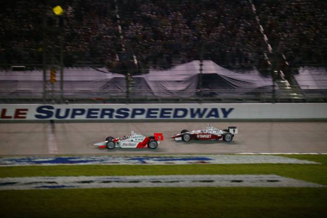 View 2003 Firestone Indy 200 - Race Photos